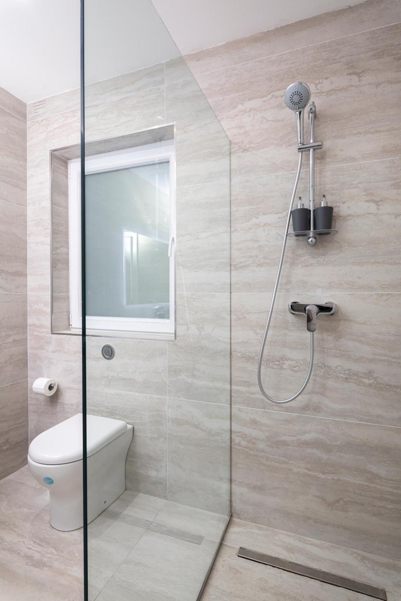 Apartment Chic, Modernized Maisonette - Close To Tigne Point, & Saint Julian's *