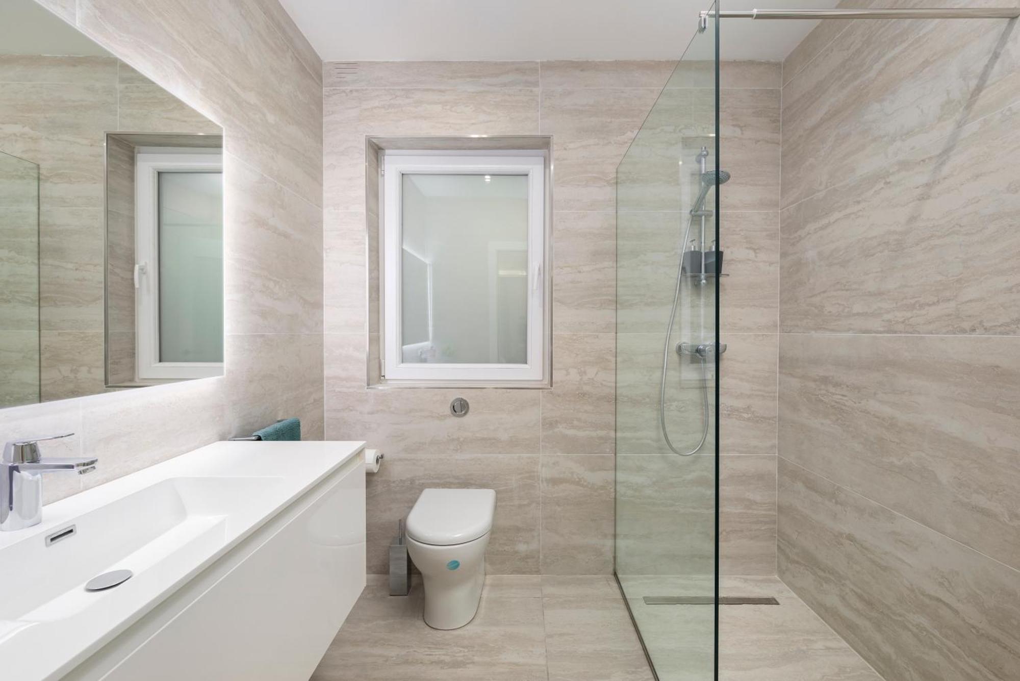 Apartment Chic, Modernized Maisonette - Close To Tigne Point, & Saint Julian's