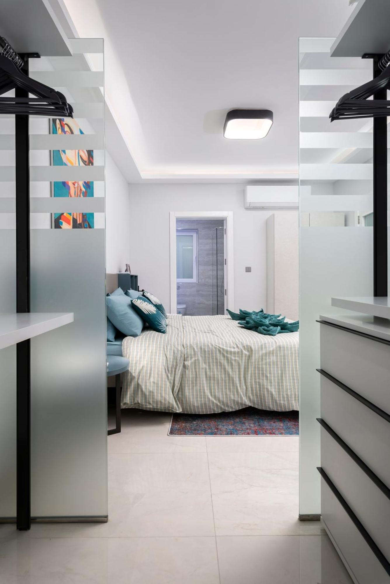 Chic, Modernized Maisonette - Close To Tigne Point, & Saint Julian's *