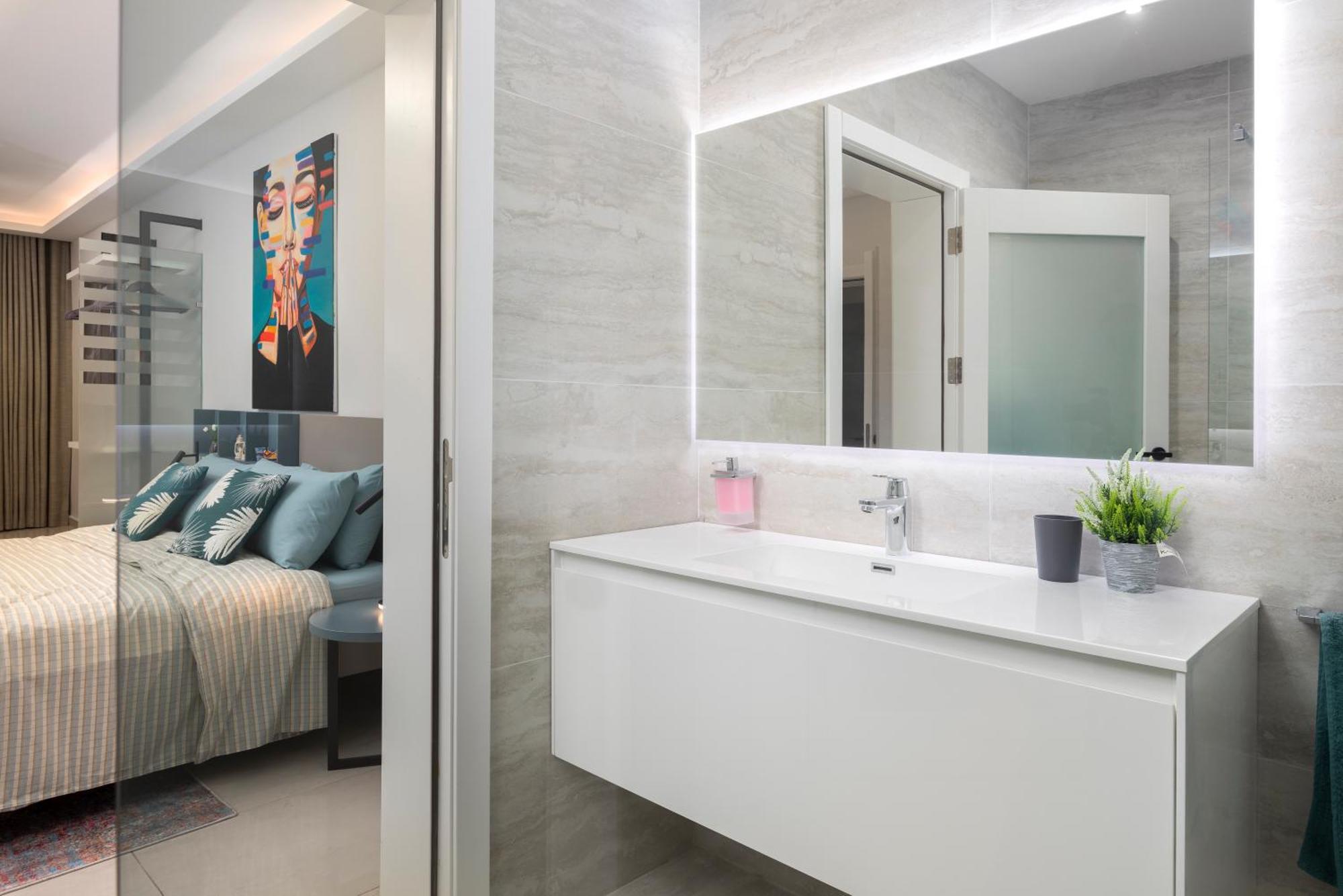 Chic, Modernized Maisonette - Close To Tigne Point, & Saint Julian's Apartment Sliema