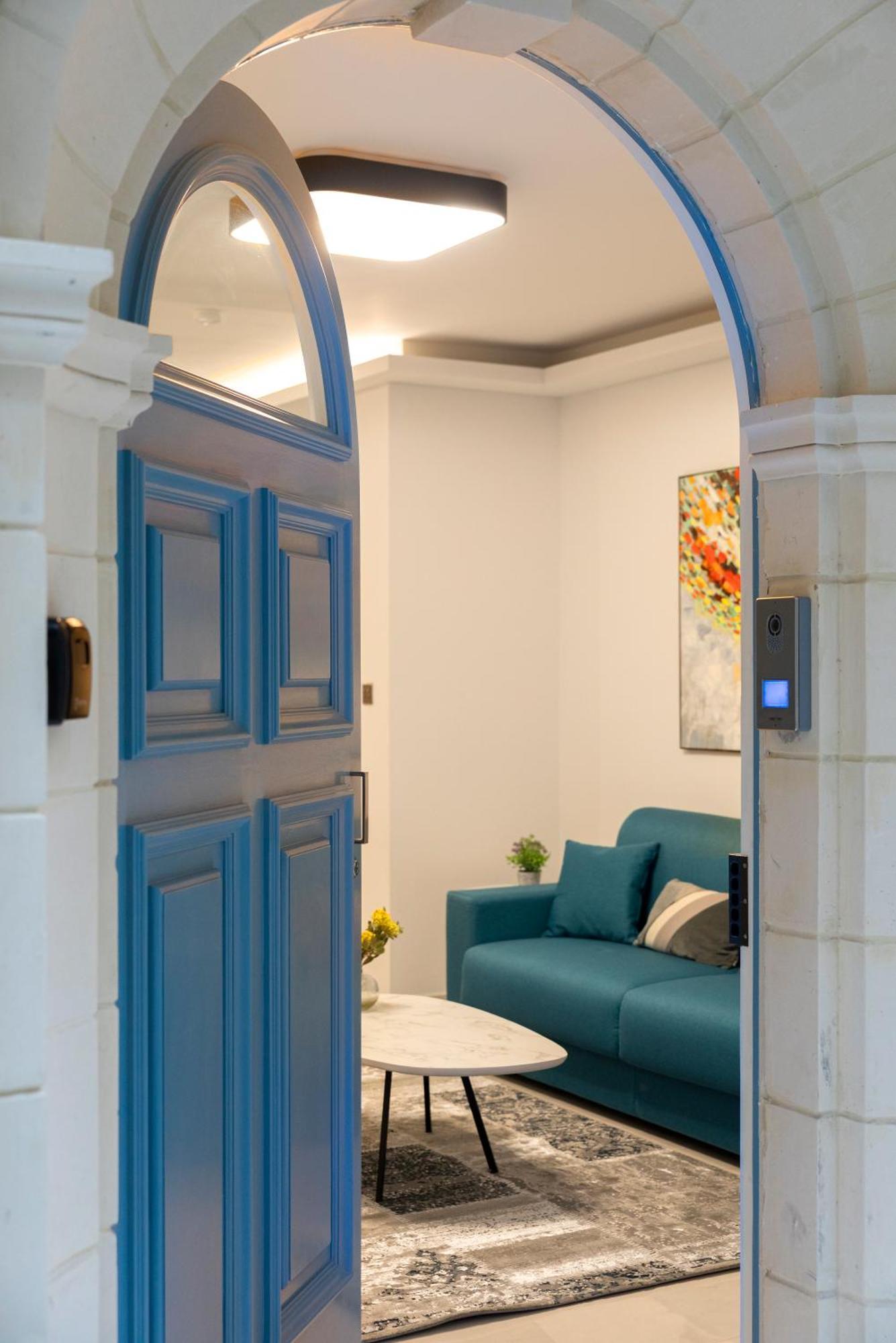 Chic, Modernized Maisonette - Close To Tigne Point, & Saint Julian's * Sliema